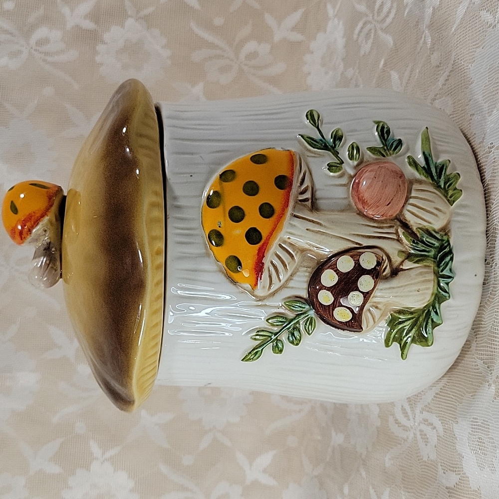 Merry Mushroom Canister 6" 1978